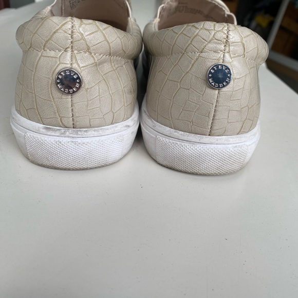 Steve Madden Cream Crocodile Pattern Slip On Sneakers Size 10 - Picture 4 of 7